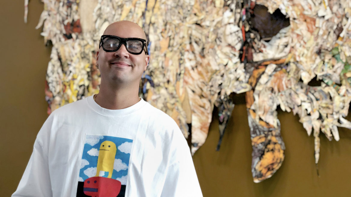 Angel Otero in front of "Diario"