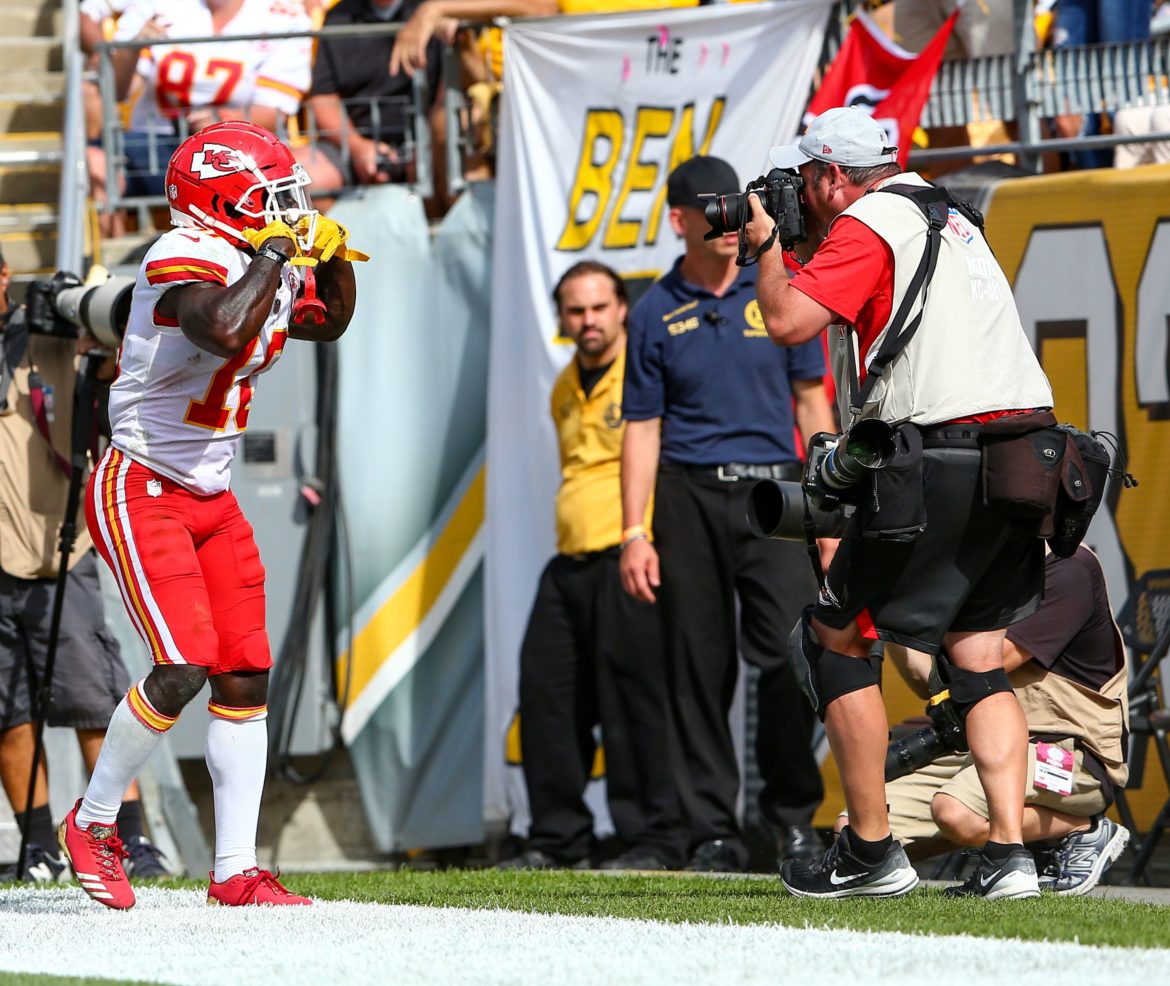 Steve Sanders photographing player introductions