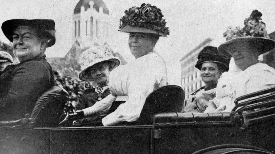 Kansas suffragists in a car, 1912