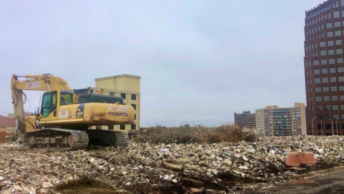 The $116.2 million Museum Tower apartment project is proposed for the site of the former Holiday Inn at 45th and Main streets.