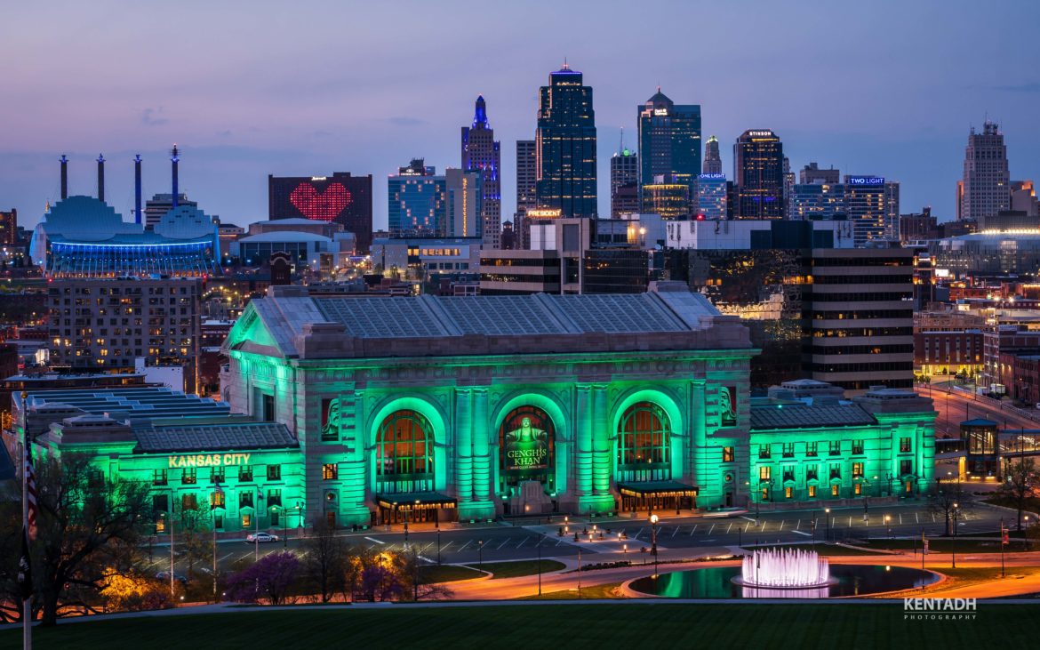 Union Station and the Kansas City skyline lit up at night.