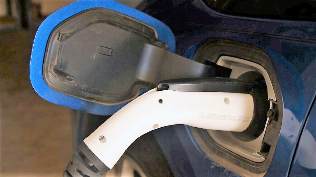 A battery-powered car plug-in.