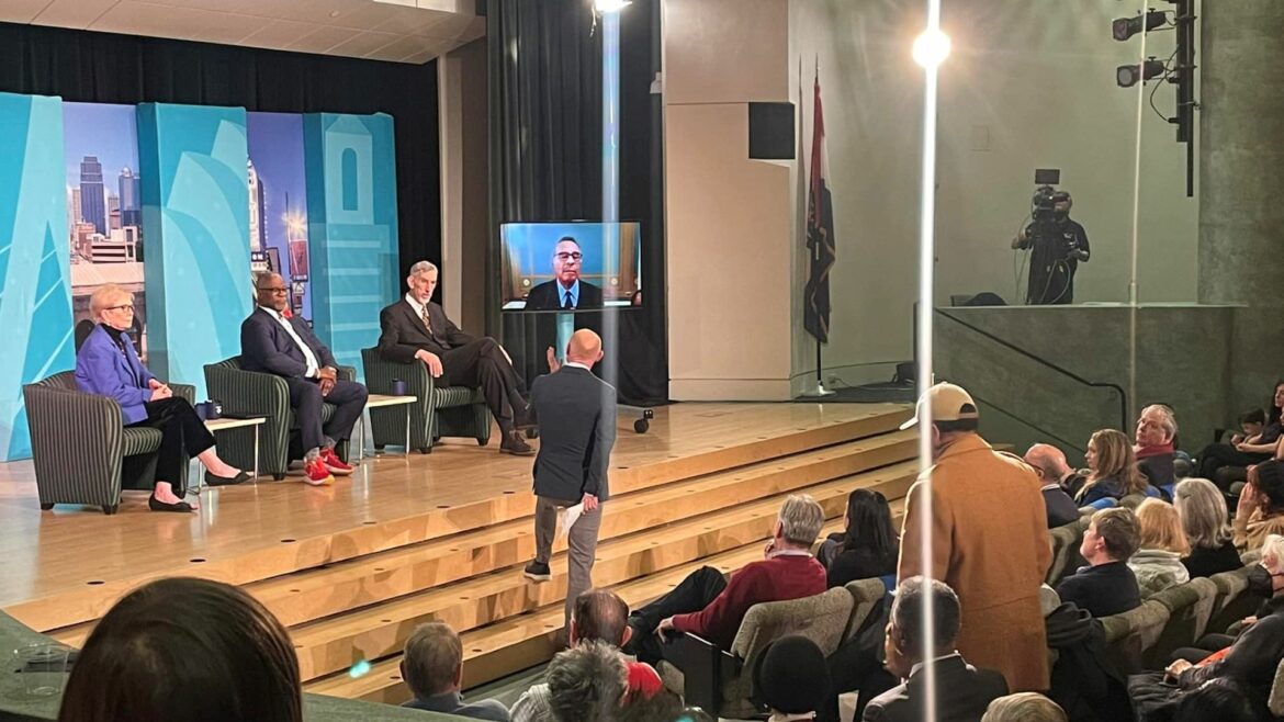 Nick Haines on stage at the Kansas City Public Library's Country Club Plaza branch moderating a public conversation with former Kansas City mayors Kay Barnes, Sly James, Mark Funkhouser and Emanuel Cleaver.