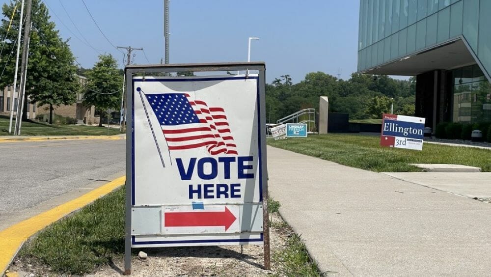 A "vote here" sign in Kansas City.