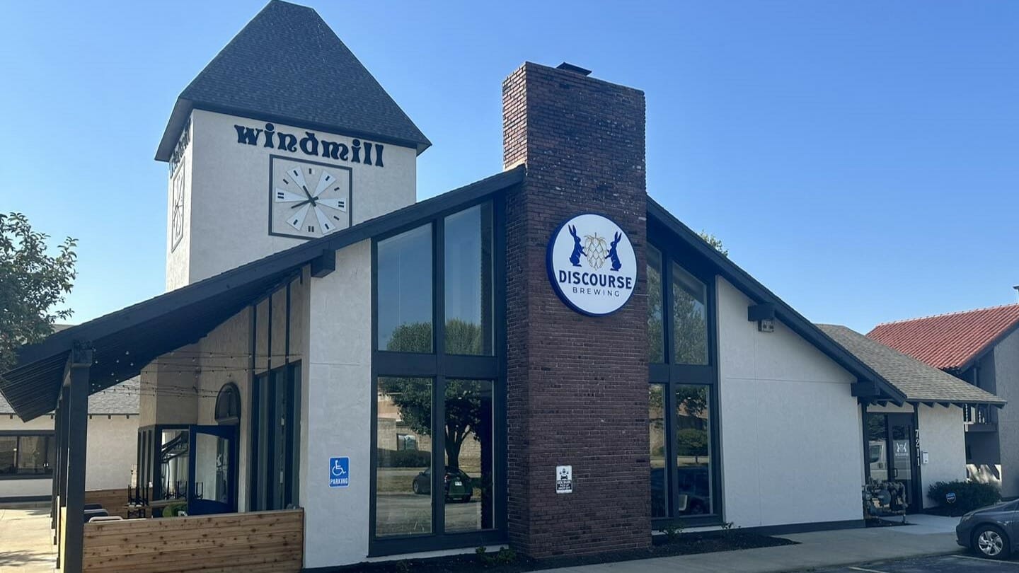 Exterior of Discourse Brewing.