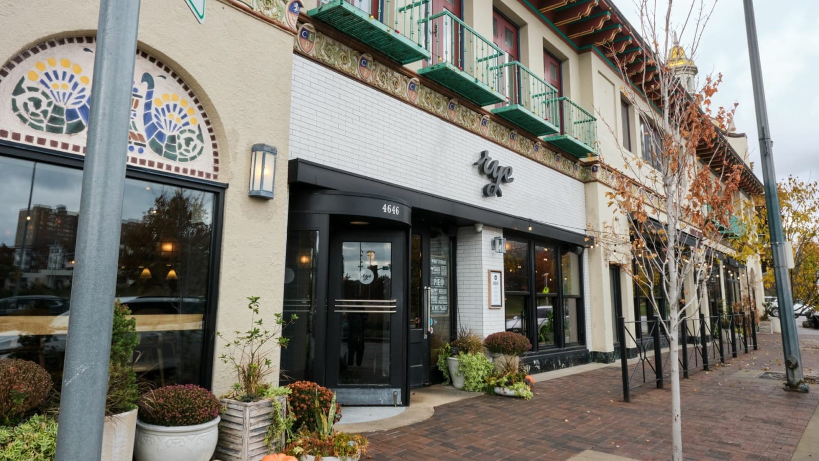 The entrance to Rye on the Country Club Plaza.