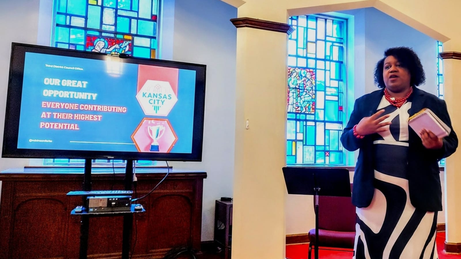 Kansas City Councilwoman Melissa Robinson speaks in a church.