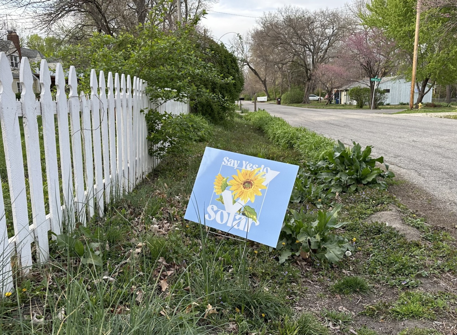 A "Say Yes to Solar" sign in Lawrence.