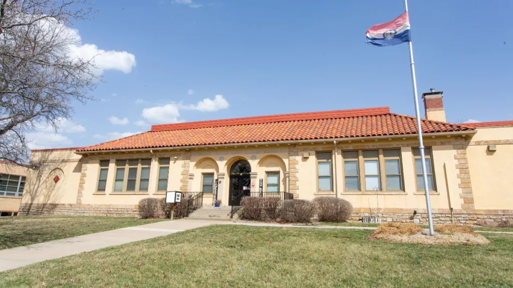 A view of Hazel Grove Elementary School in the Lee’s Summit school district. Local voters will see candidates for the Lee’s Summit school board on their ballot April 8. (Vaughn Wheat/The Beacon)