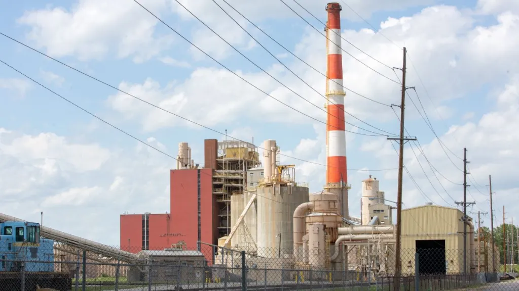 Investors have offered to buy the Kansas City Board of Public Utilities’ defunct Quindaro Power Station and develop a data center on the site. (Vaughn Wheat/The Beacon)