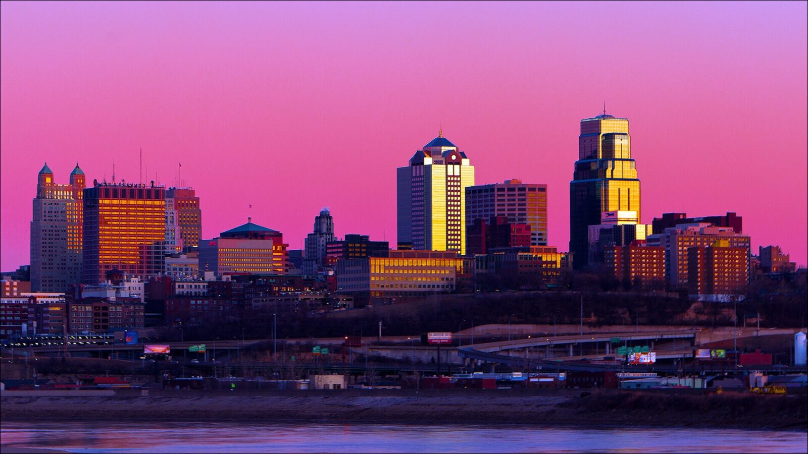 With Earth Day this week, downtown Kansas City at dusk is a reminder of how beautiful nature can be even in an urban environment. (Wikimedia Commons)