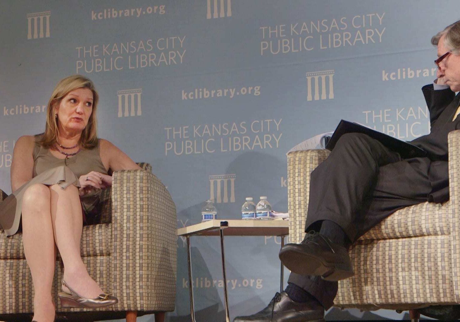 Kate Walsh talks with KCPL director Crosby Kemper III at an event at the Plaza Library.