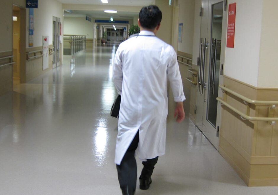 Kansas lawmakers are fighting to delay new rules that would require physicians to be present at treatments like chemotherapy and intravenous infusions. (Photo from Yuya Tamei/flickr)