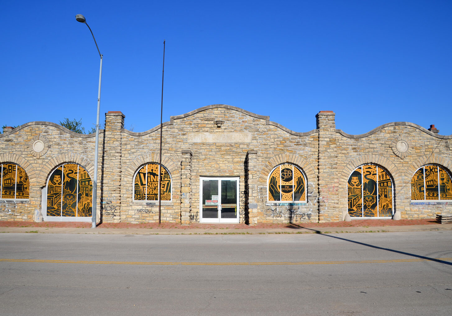 Exterior view of 2000 Vine Street in July 2022.