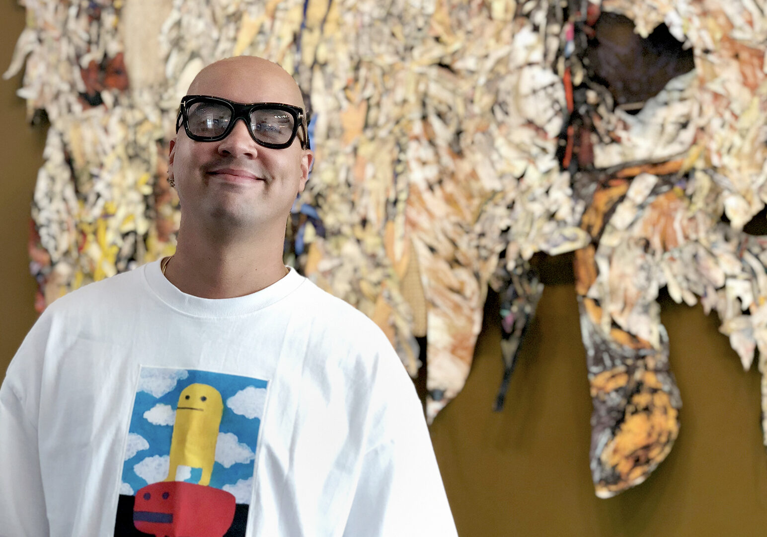 Angel Otero in front of "Diario"