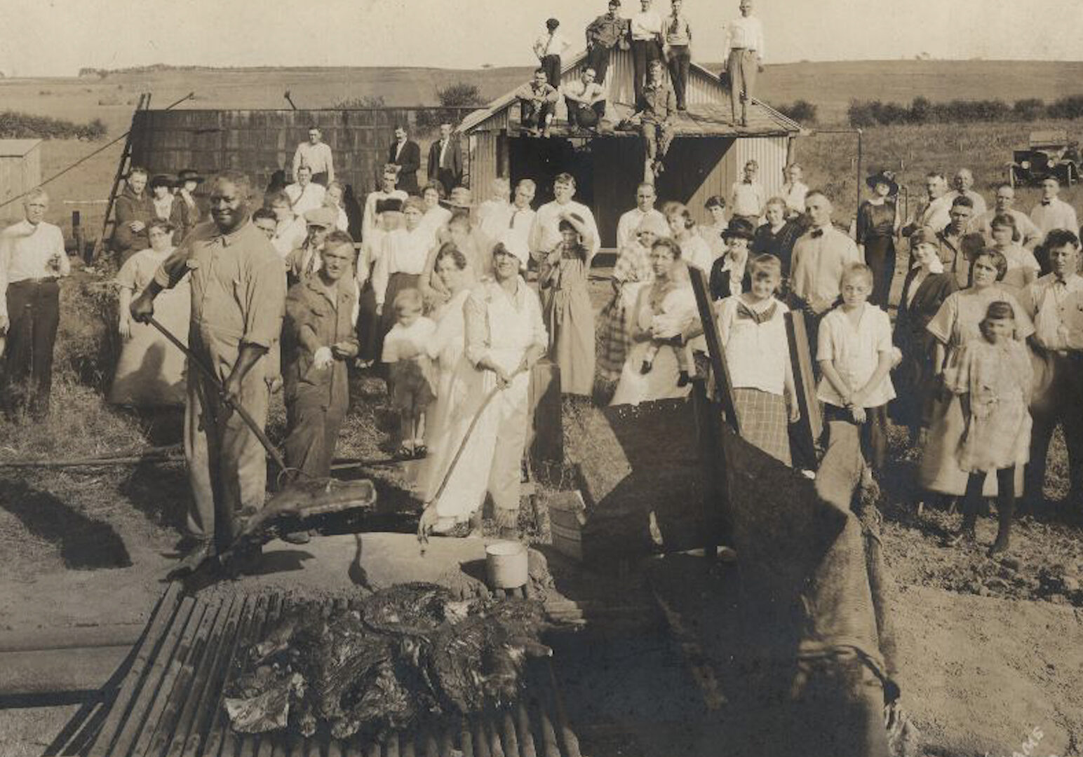 Black barbecue pit masters in Linn County, Kansas, in 1916.