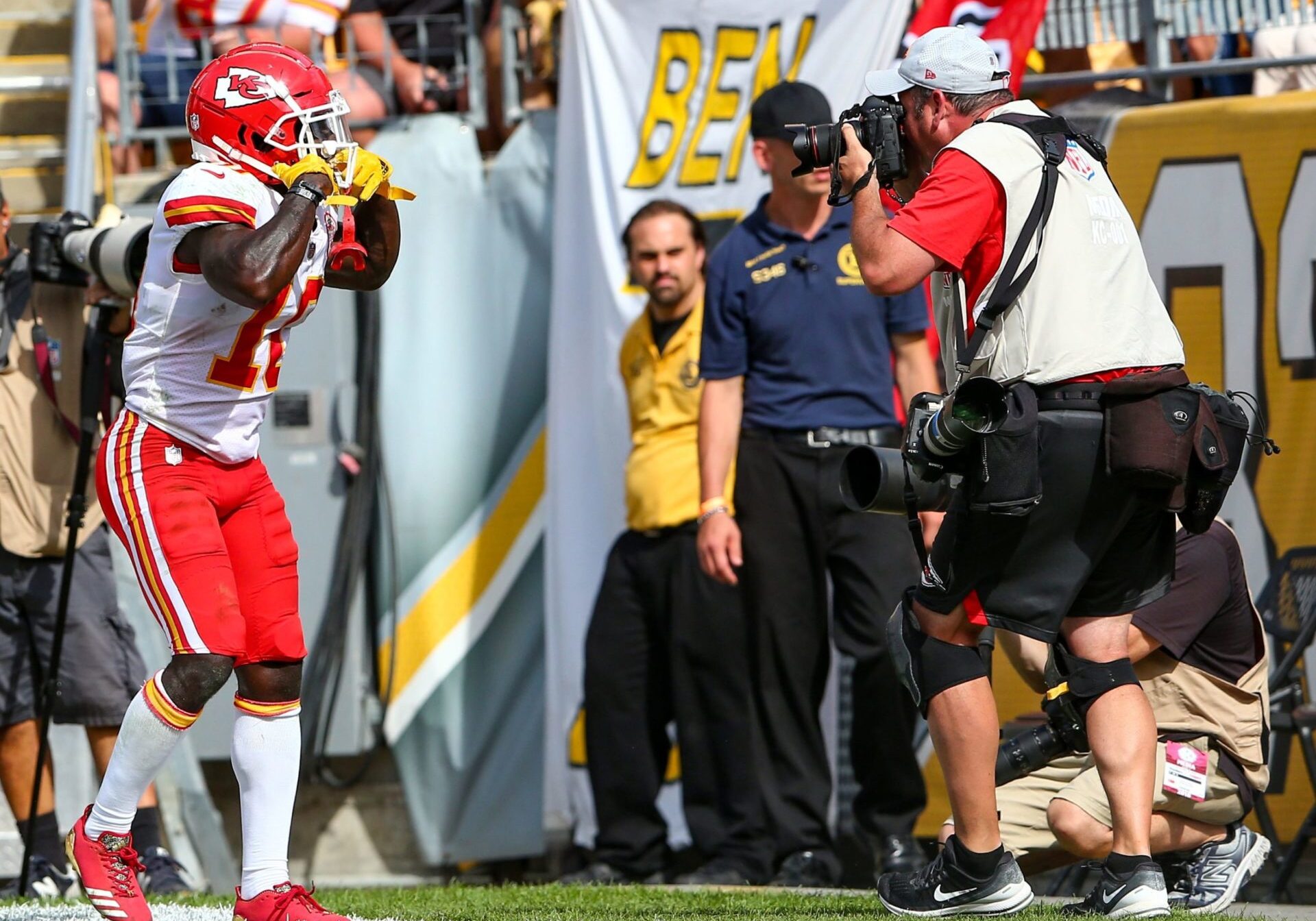 Steve Sanders photographing player introductions