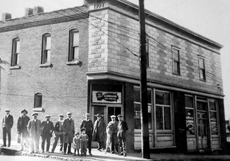 Columbus Park saloon