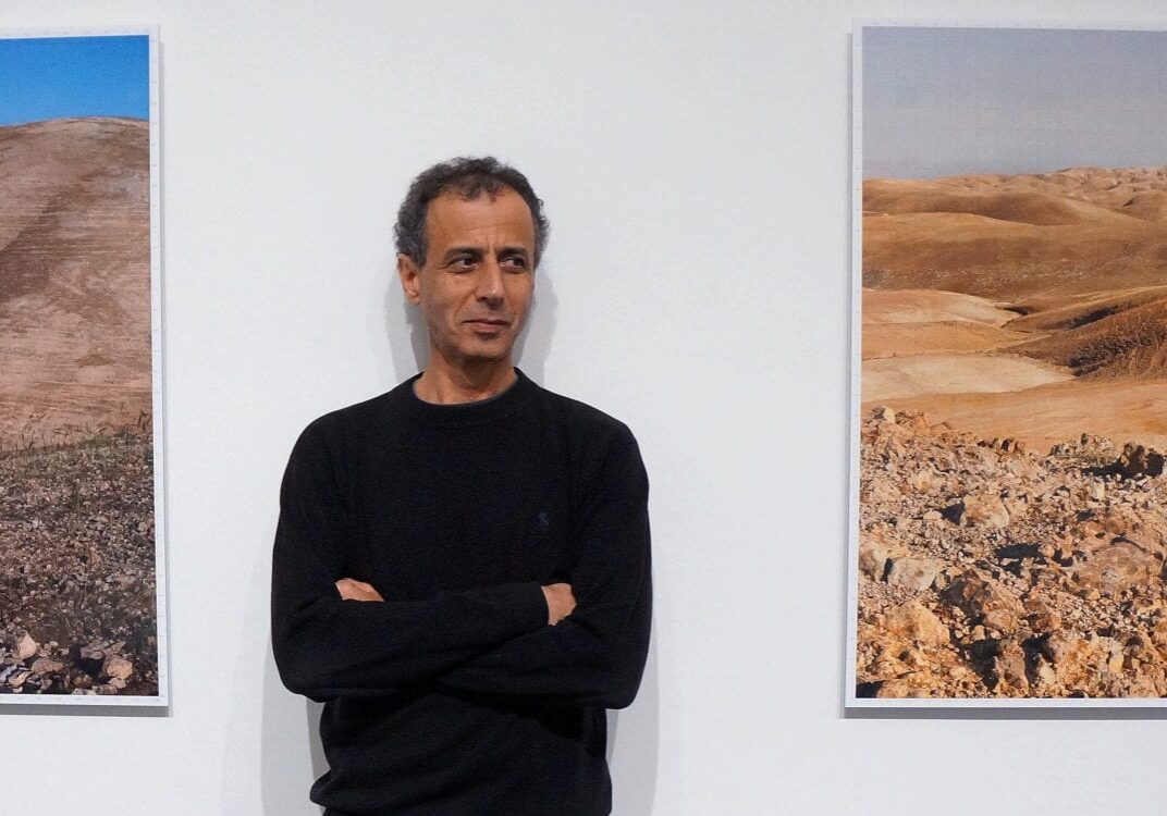 An artist between two landscapes