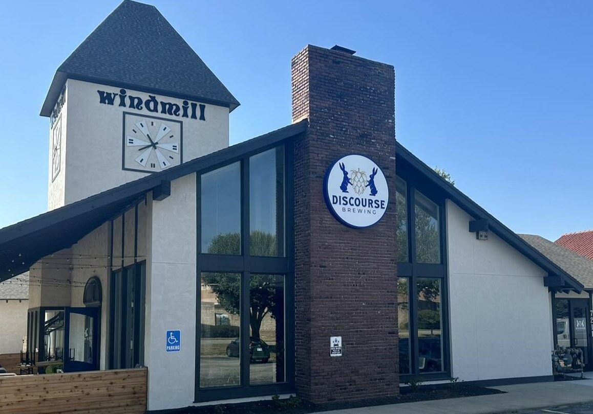 Exterior of Discourse Brewing.