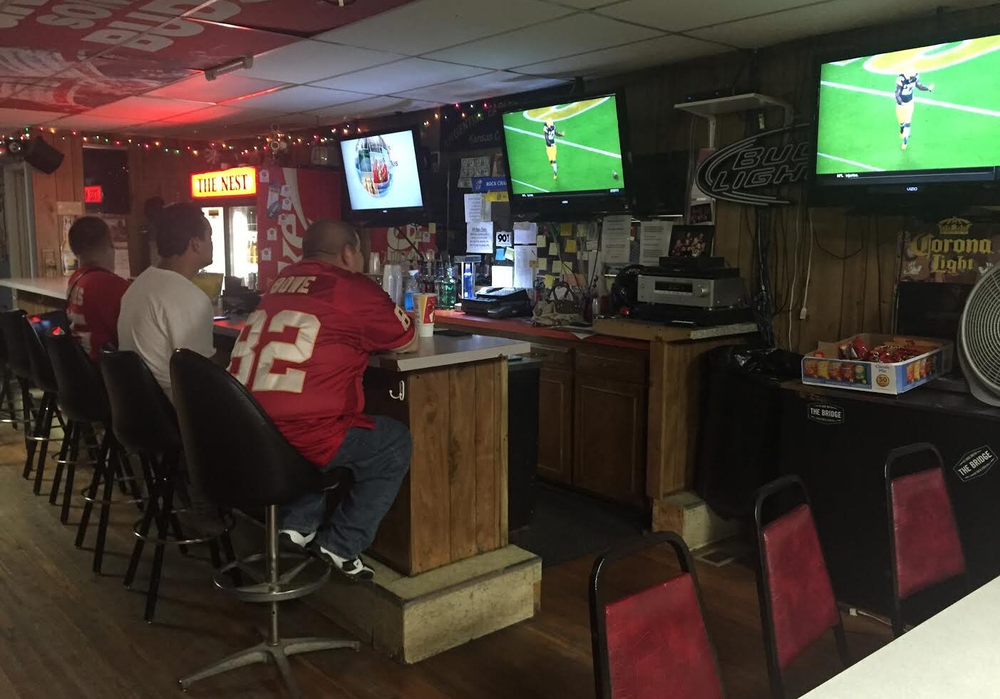 The Eagles Nest, in the Argentine neighborhood of Kansas City, Kansas, began as a gathering place for Hispanic veterans, and lives on as a community hang-out. (Photo: Araceli Villanueva | Flatland) 