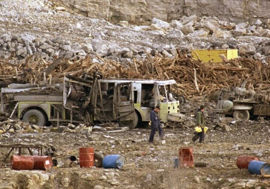 Investigators search through a highway construction site, Nov. 29, 1988, in Kansas City, where explosions shattered windows over a 10-mile area and killed six firefighters.