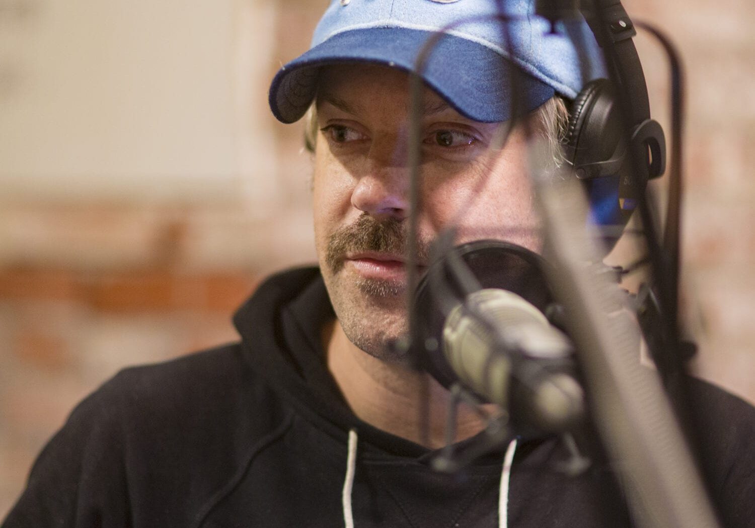 Jason Sudeikis in a KC Bladwin hat