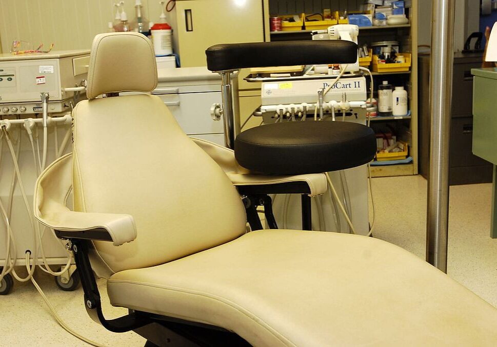 DENTAL CHAIR