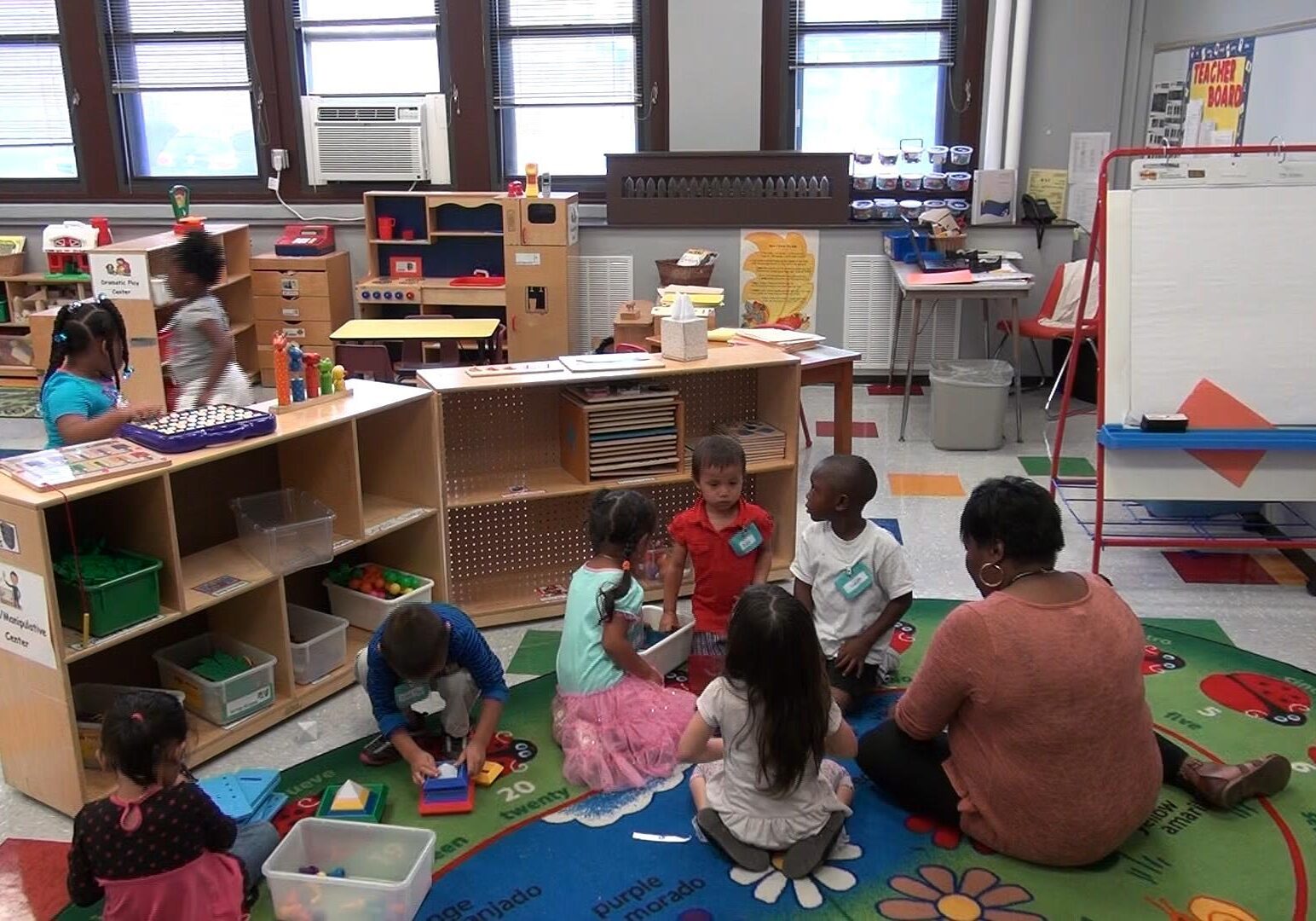 Head Start students at Woodland Early Learning Center in Kansas City, Missouri, interact in their classroom. (Photo: Mike Sherry | Heartland Health Monitor)