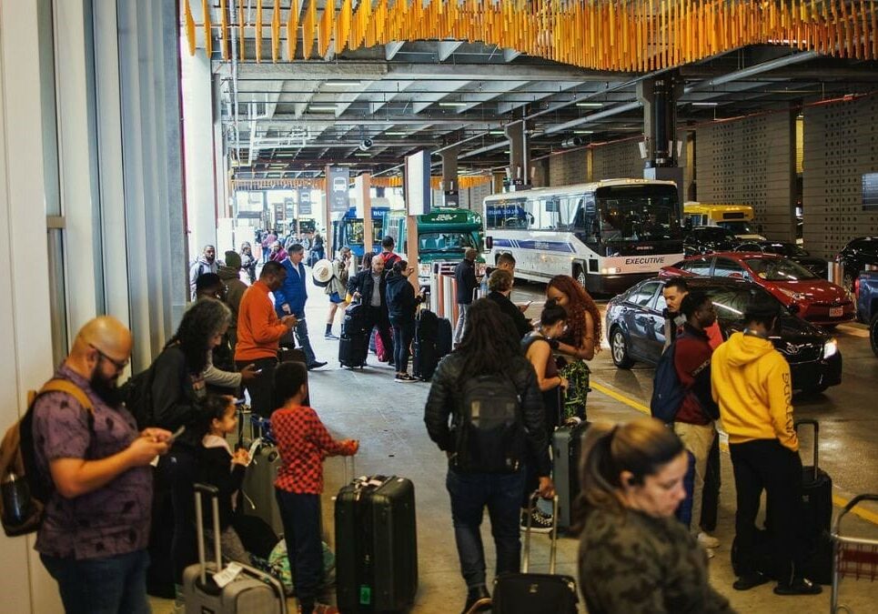 Passengers wait at a congested KCI pickup line.