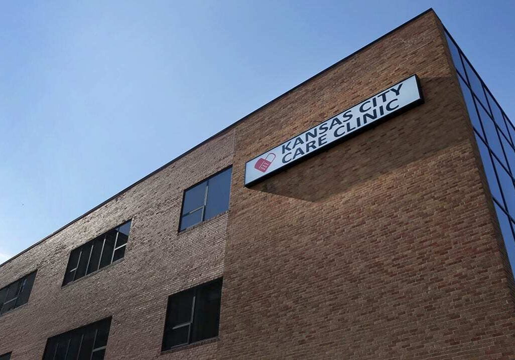 The Kansas City Care Clinic at 3515 Broadway Blvd. recently received a federal designation that will bring in additional funding. (Photo: Todd Feeback | The Hale Center for Journalism)