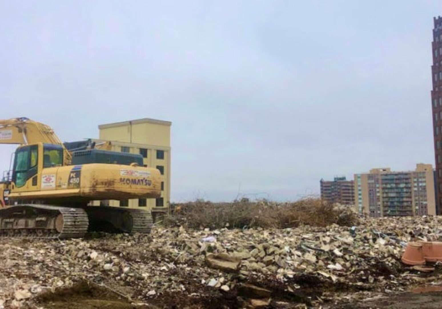 The $116.2 million Museum Tower apartment project is proposed for the site of the former Holiday Inn at 45th and Main streets.