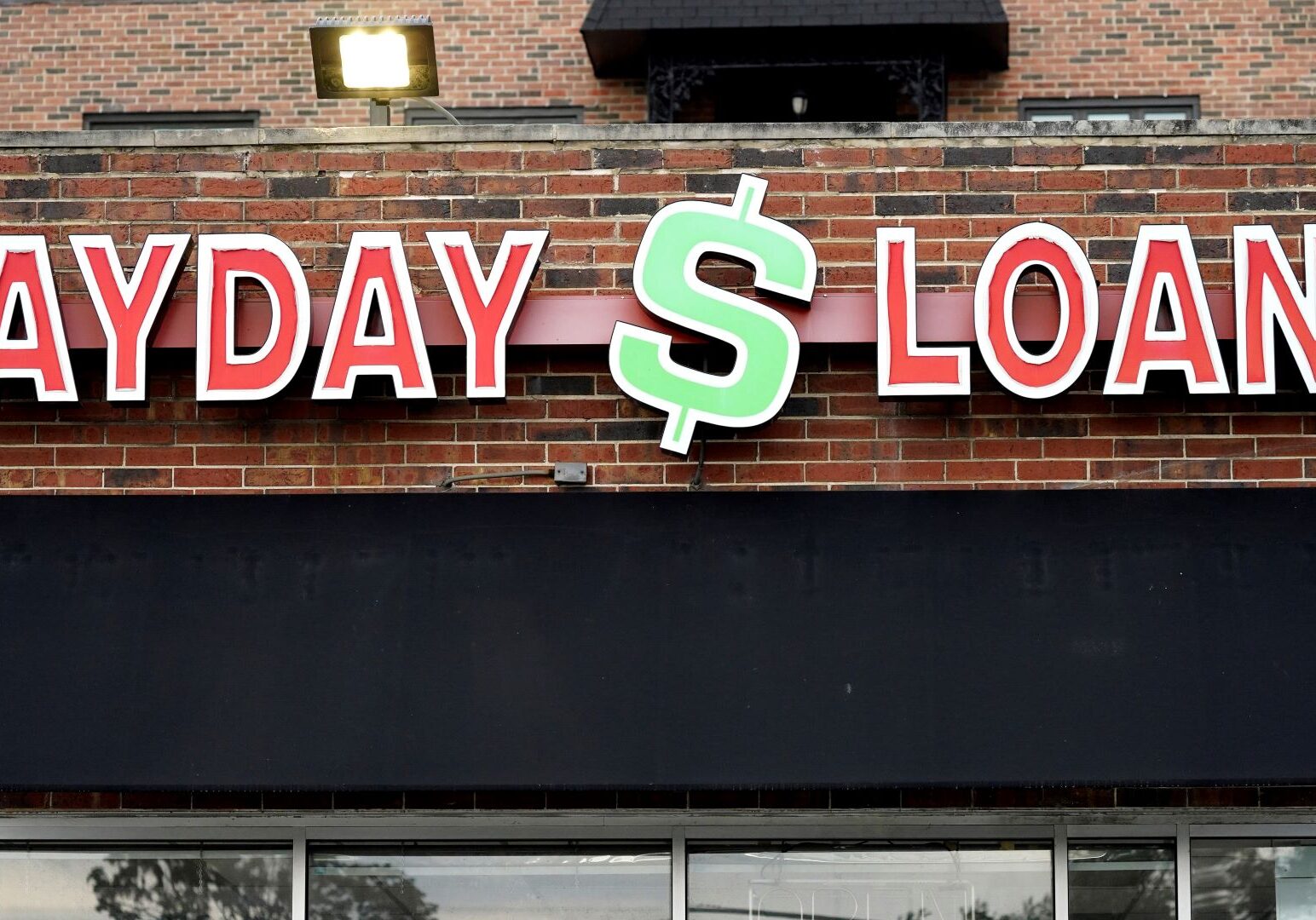 A "Payday Loans" sign