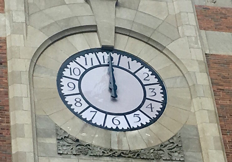 Pickwick clock