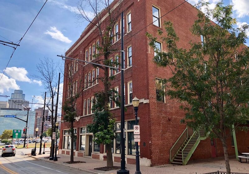 Plexpod River Market