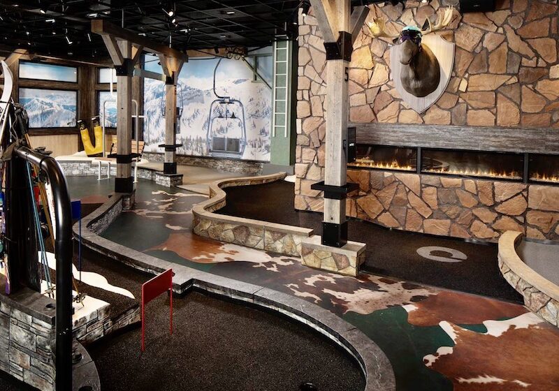 Puttery ski lodge course