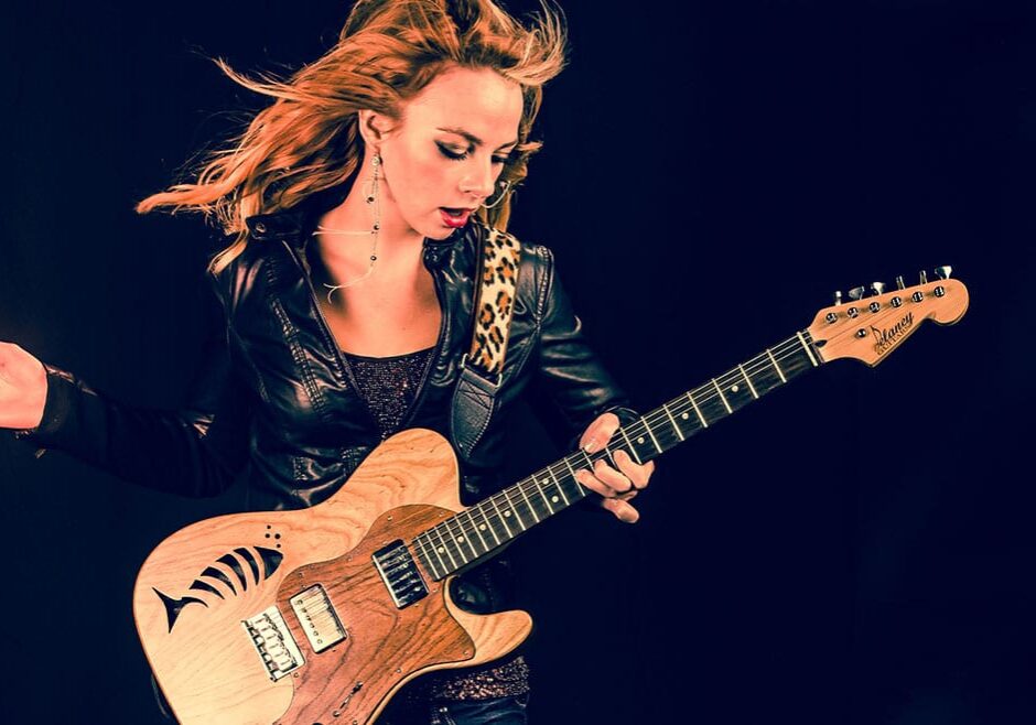 Samantha Fish with guitar
