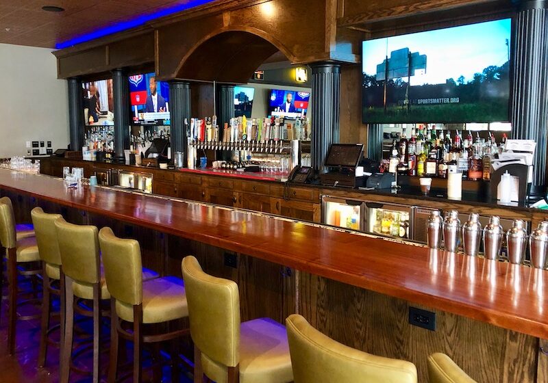 Streetcar Grille bar