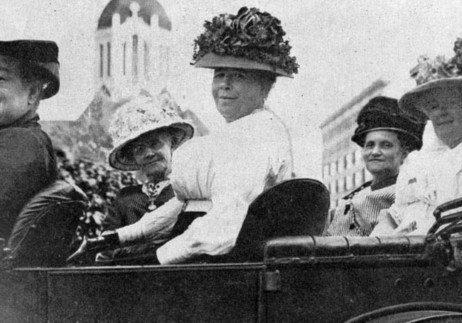 Kansas suffragists in a car, 1912
