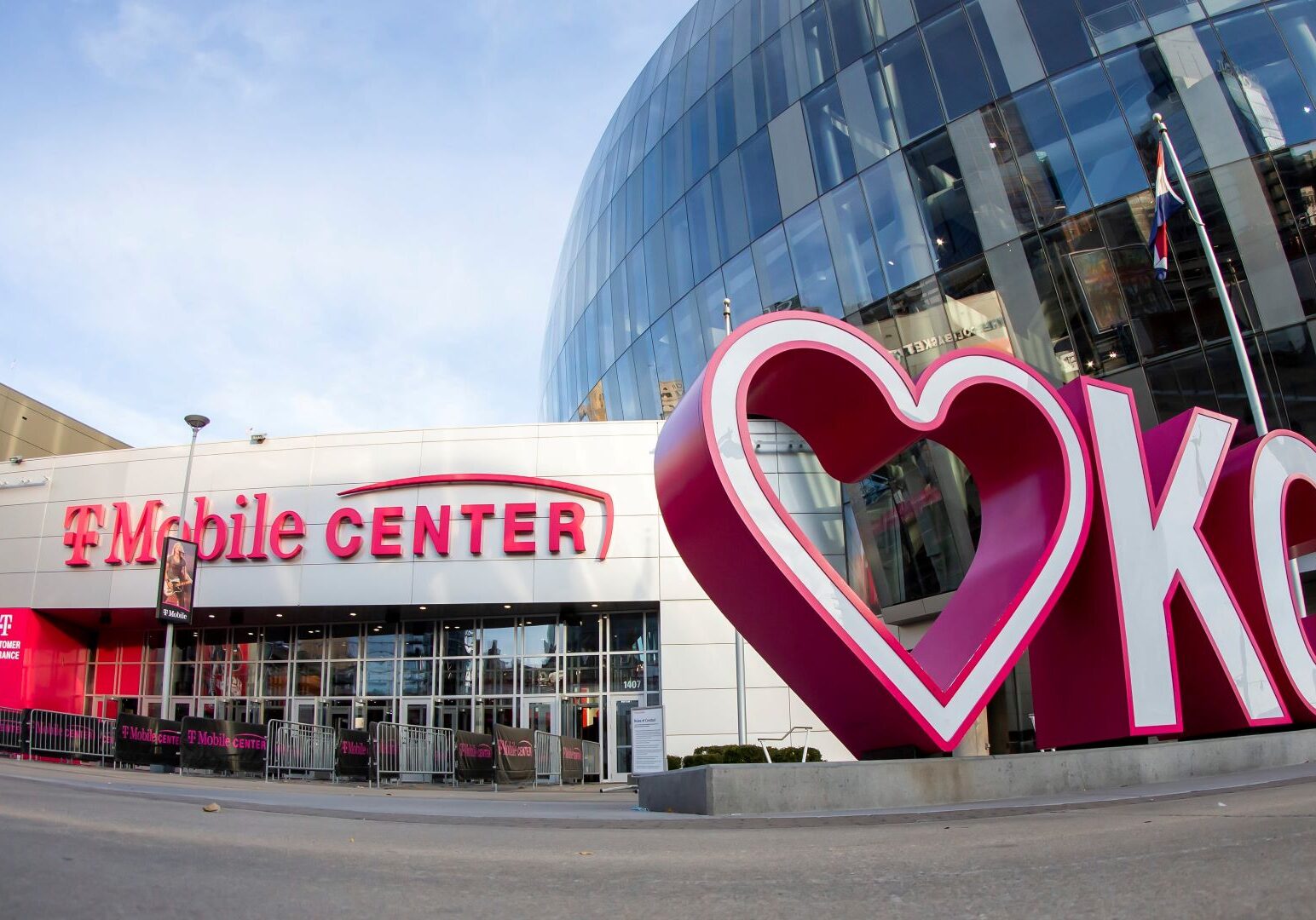 Exterior view of T-Mobile Center prior to the Hall of Fame Classic game between the Cincinnati Bearcats and the Illinois Fighting Illini on Monday November 22, 2021 at the T-Mobile Center in Kansas City, MO.