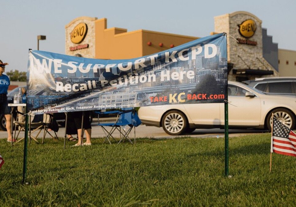 A group of volunteers collect signatures to recall 4th District Councilman Eric Bunch on Sept. 7, 2021. The recall attempt was unsuccessful.