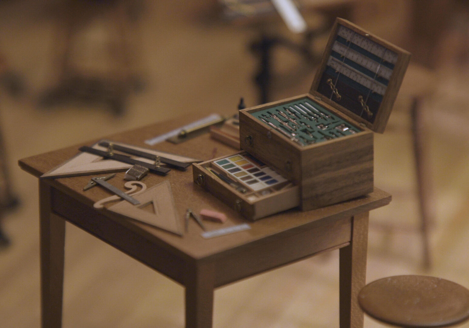 Photo of miniature art set.