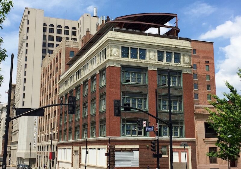 10th and Oak building