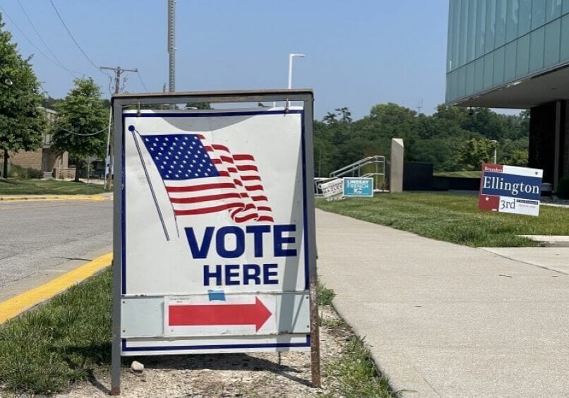 A "vote here" sign in Kansas City.