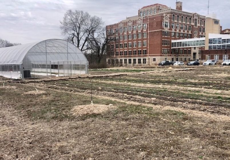 The new apartment project would replace the Westport Commons Farm operated by Cultivate KC. The former Westport Middle School, now Plexpod Westport at Park 39, is in the background.