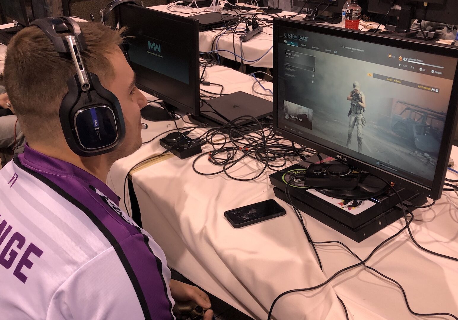 Kaleb Brooks plays Call of Duty.