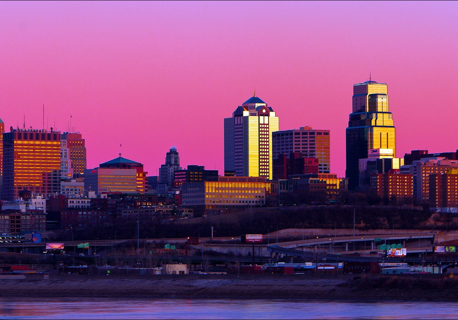 With Earth Day this week, downtown Kansas City at dusk is a reminder of how beautiful nature can be even in an urban environment. (Wikimedia Commons)