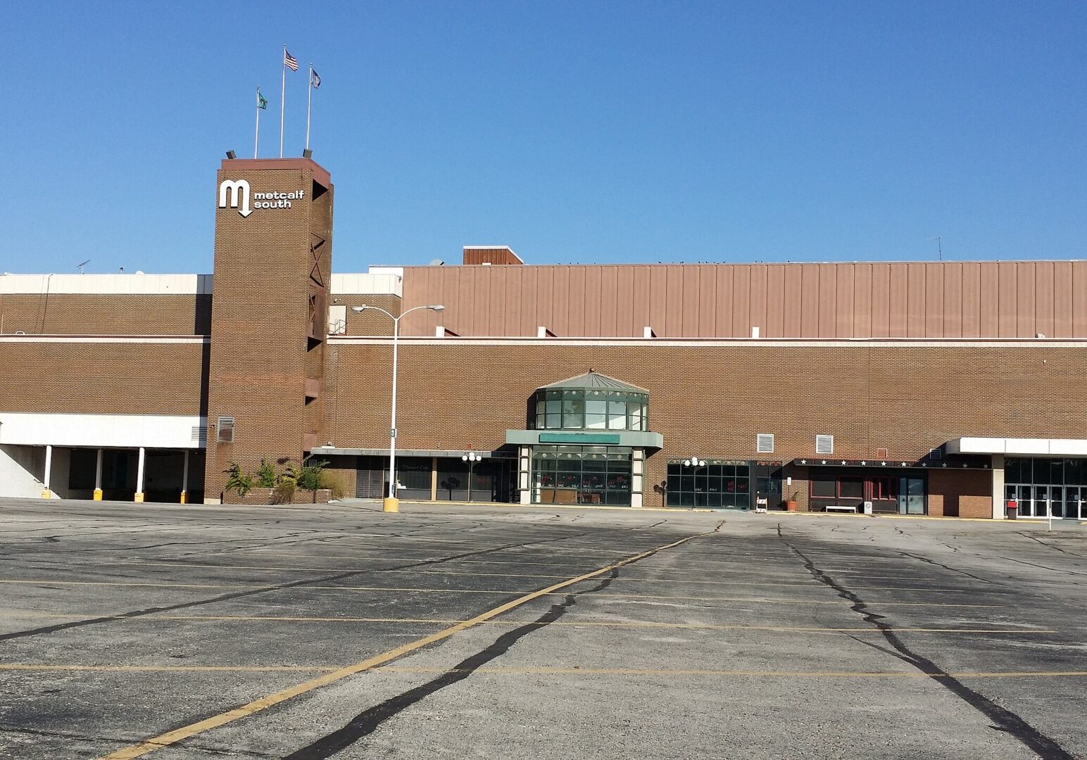 exterior of old metcalf south shopping center