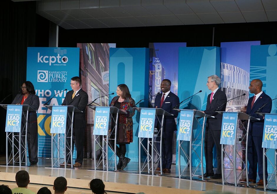 mayoral candidates on stage