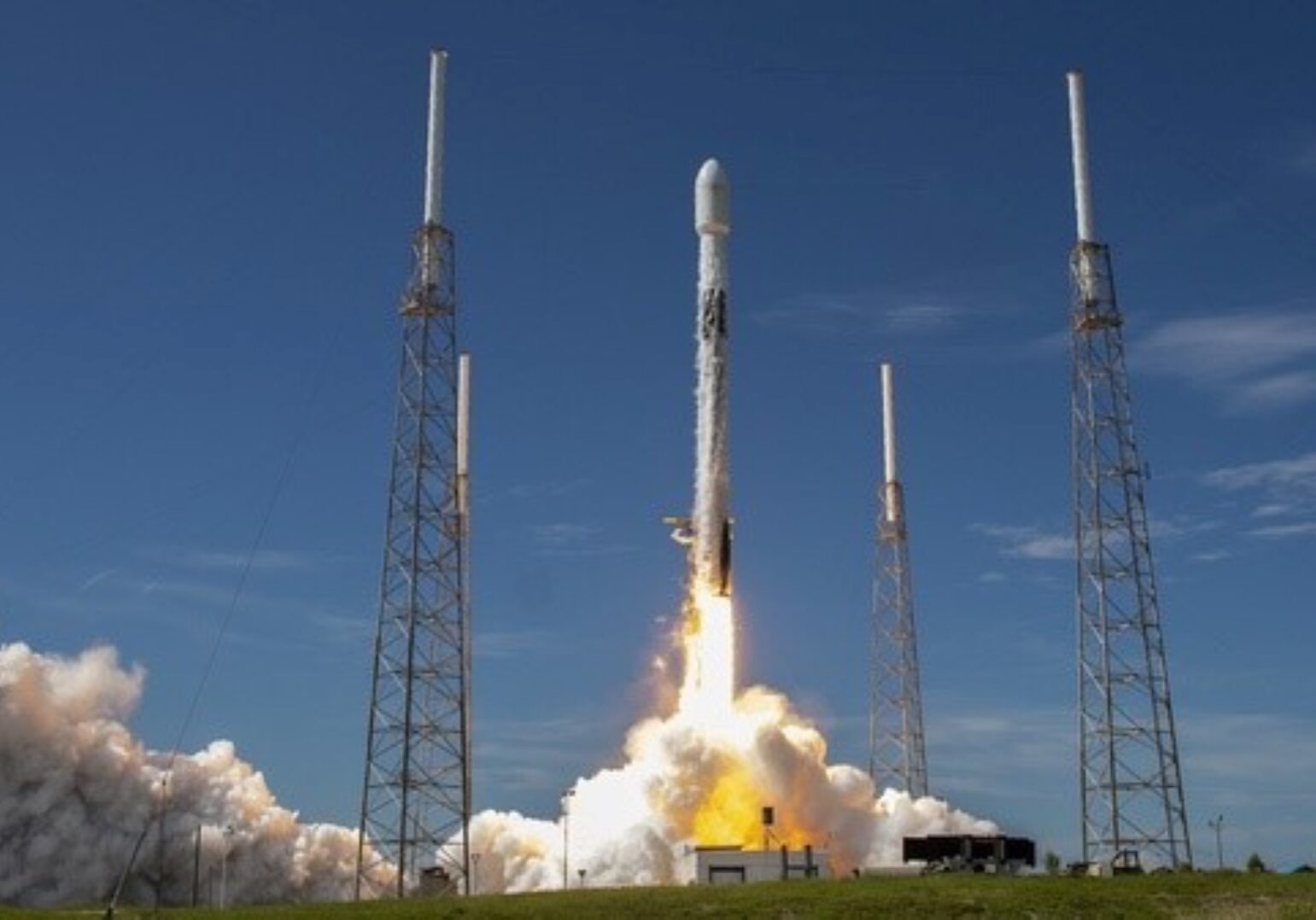 Elon Musk’s Starlink internet uses satellites in space to beam wireless internet connections to Earth.